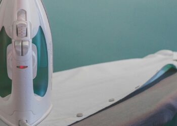 strijkijzer versus kledingstomer